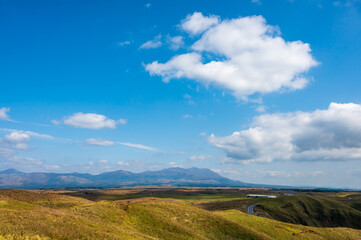 Obraz premium 秋の大観峰から見るくじゅう連山と草原【熊本県】