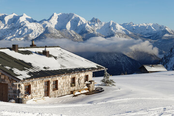 Holzhütte neben der Skipiste, Lofer, Österreich