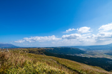 秋の大観峰から見る阿蘇市街と阿蘇五岳【熊本県】