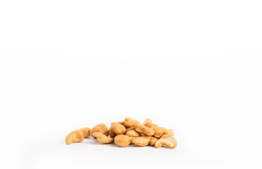 Fototapeta na wymiar isoloated roasted cashew nuts