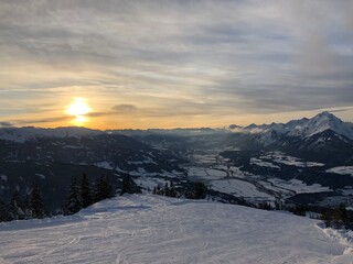 Hecher Pillberg Kellerjoch in der Nähe von Schwaz - Blick vom Skigebiet Richtung Inntal Innsbruck Wattens bei Sonnenuntergang