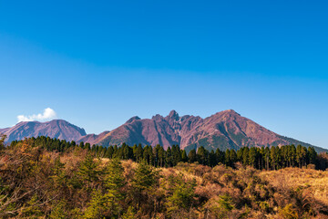 秋のミルクロードから見る阿蘇五岳