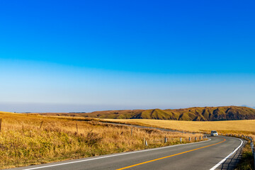 秋の絶景阿蘇ミルクロードのドライブ