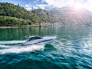 Naklejka premium Aerial view of speed boat.