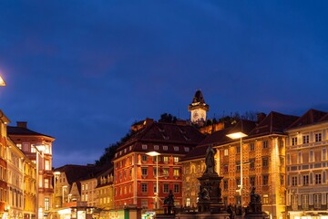 Fototapeta na wymiar Houses on Hauptplatz and Erzherzog Johann Brunnen at night, Graz, Austria