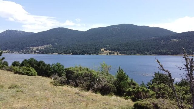 lac de Matemale, les angles et le massif du Carlit dans les Pyr&eacute;n&eacute;es-Orientales
