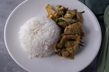 Stir Fried Pork with Green Curry Paste with Vegetables and Rice