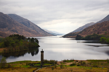 Glenfinnan monument and the loch shiel in Scotland