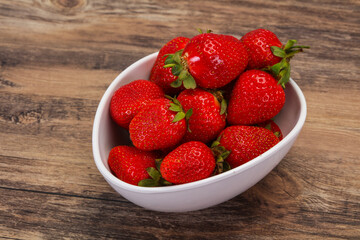 Sweet strawberry in the bowl