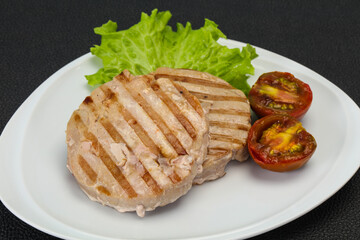 Grilled tuna steak with kumato