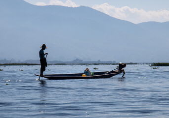 P&ecirc;cheur sur le lac Inle, Myanmar