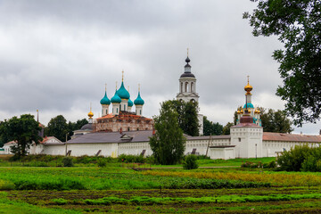 Fototapeta na wymiar Vvedensky Tolga convent in Yaroslavl, Russia. Golden ring of Russia