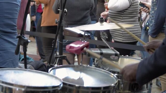 Banda de M&uacute;sica actuando en una fiesta de baile latino