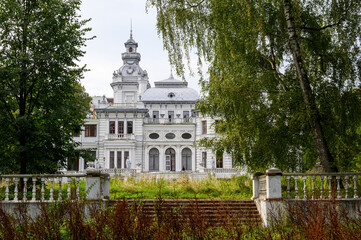 Obraz premium The main house of the estate 