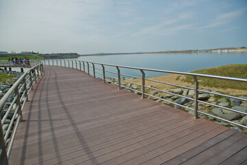 Obraz premium Boyukshor Lake in Baku Azerbaijan . According to geological data, the average depth of the water in the lake is 3.40-3.95 meters . An oval bridge from iron and wood on the edge of the lake .