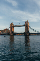 Fototapeta na wymiar Paisaje con el Tower Bridge