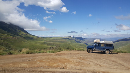 Obraz na płótnie Canvas Driving through the Drakensberg Mountain Range