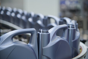 A lot of oil canister