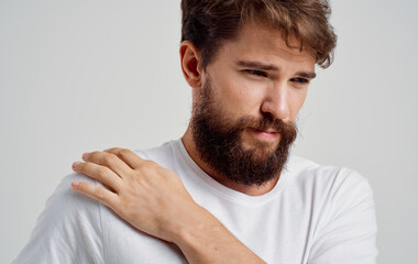Obraz premium bearded man touching shoulder with hand pain dislocation