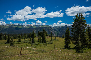 Fototapeta na wymiar Hiking trail in the mountains of Colorado