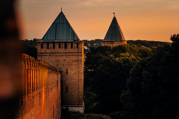 Fototapeta na wymiar sunset over the fortress wall