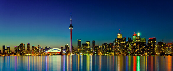 Fototapeta na wymiar Toronto skyline or cityscape at night, Canada