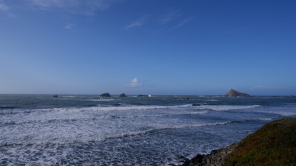 Ocean waves with rocks