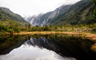 Fototapeta na wymiar reflection of mountains in the lake