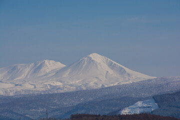 冬山の山頂と青空　大雪山