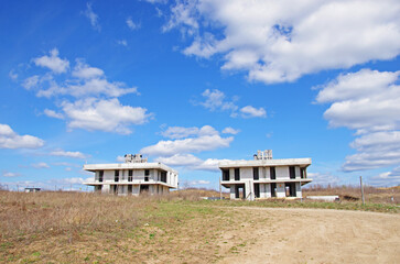 Nowoczesne budynki w trakcie budowy © Patdrig Torc