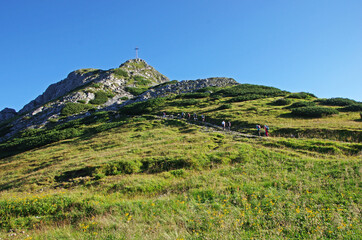 Fototapeta na wymiar Chodzenie po górach Tatrach