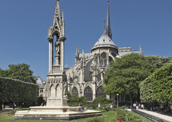 Fototapeta na wymiar Fountain of our lady, Notre Dame Cathedral in Paris