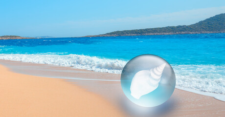Fototapeta na wymiar A sea shell in a glass globe stands on the sand by the sea