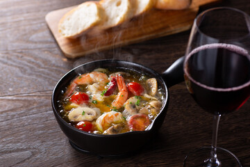 アヒージョとワイン