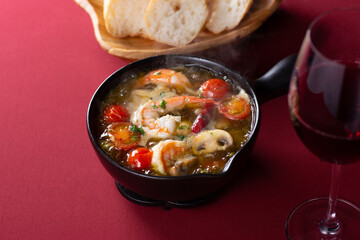 アヒージョと赤ワイン