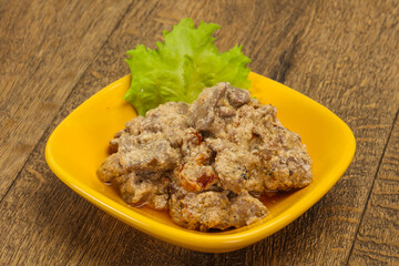 Chicken liver with cream and dry tomatoes