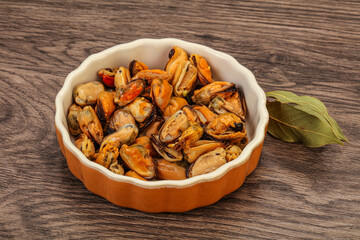 Pickled mussels in the bowl