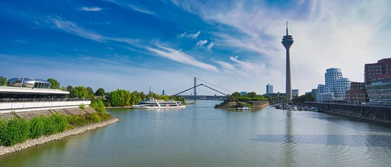 Düsseldorf Skyline Rhein © phoenix2778