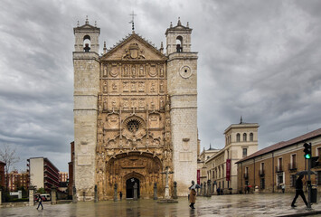 Obraz premium View of San Pablo church and town square in Valladolid, Spain.