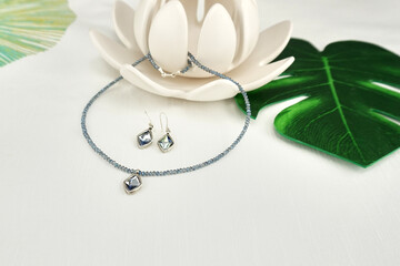 Collar y pendientes rombo