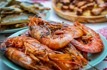Racion de gambones a la plancha y navajas con limón, marisco a la plancha fresco, dieta...