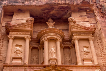 Obraz premium detail of the entrance of a temple