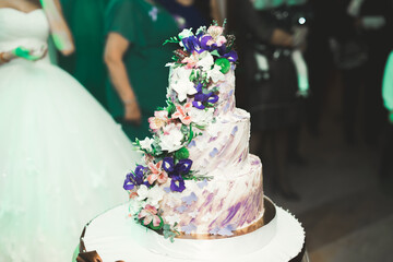 Obraz na płótnie Canvas Luxury decorated wedding cake on the table