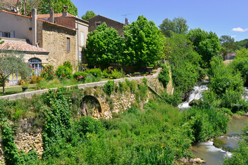 Fototapeta na wymiar Jouques (13490) bordé par le Réal, Bouches-du-Rhône en Provence-Alpes-Côte-d'Azur, France