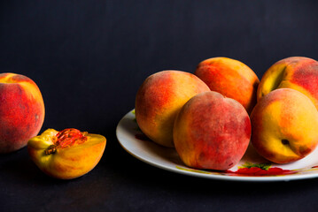 Fototapeta na wymiar peaches on a plate
