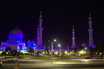 Fototapeta na wymiar Grande moschea di Abu Dhabi