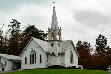 Fototapeta na wymiar Little White Country Church in The Smoky Mountains