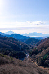 Naklejka na ściany i meble 遠地から霞んで見える富士山