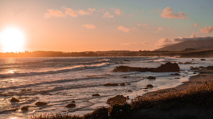 Obraz premium Pacific coastal view of a california sunset.