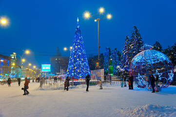 Rostov-on-Don - people walk on the street in the snow, celebrate Christmas.